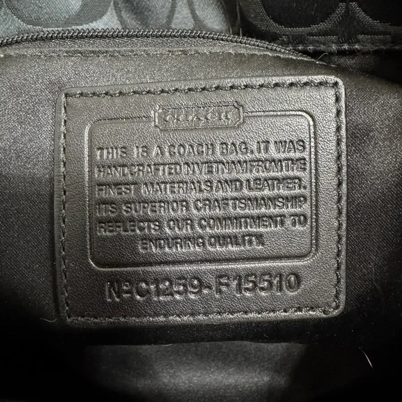 Coach Ashley Signature Sateen Carryall Black
F15510 - Picture 14 of 15